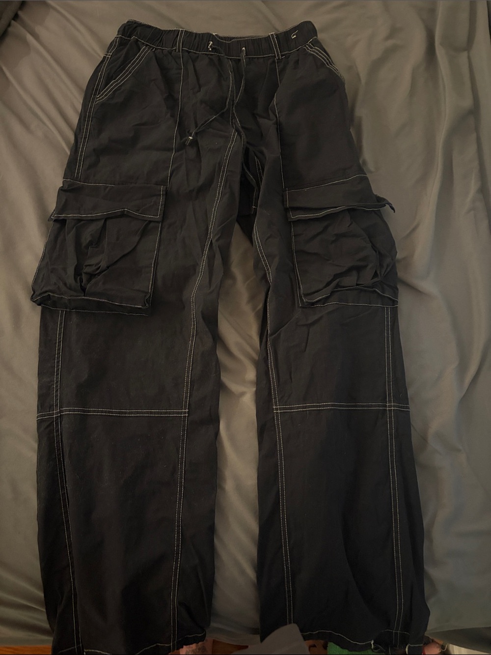 Black Wide-Leg Cargo Pants with Contrast Stitching